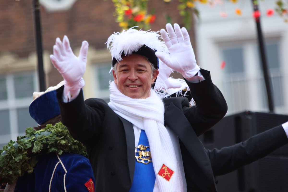 Officiële aftrap #carnaval in #oeteldonk