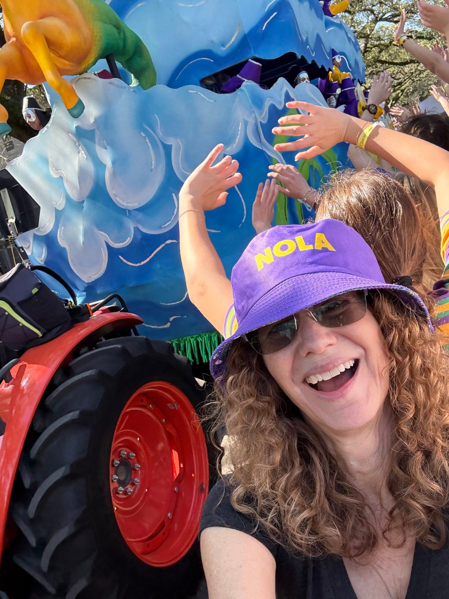 Laura Cayouette tweet media