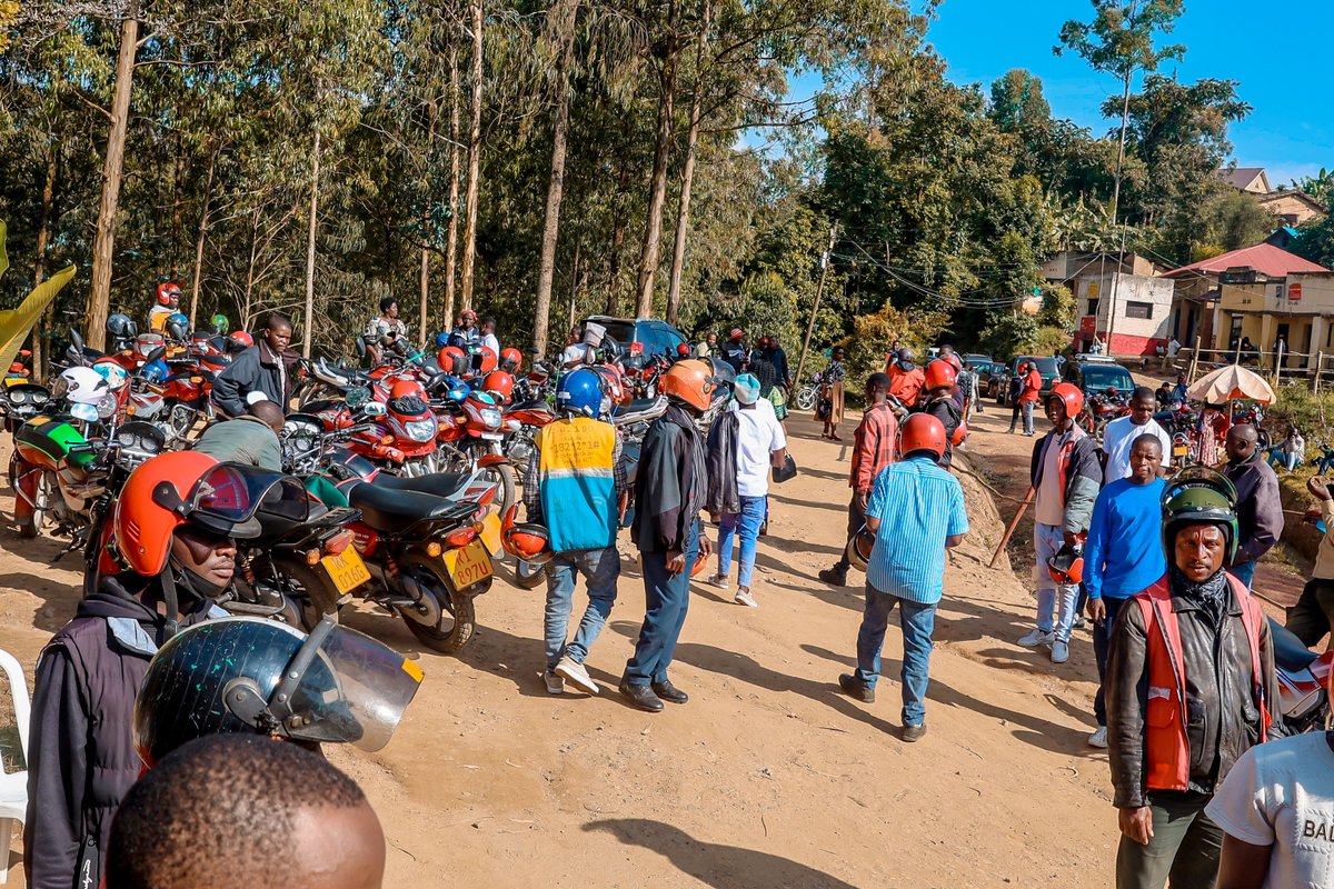 mariereinerwaza's tweet photo. Parents arrived with full bags, students with even bigger smiles 😄. Laughter, joy, and unforgettable moments filled every corner of GS Marie Reine Rwaza today  Visiting Day at its best! #GSMarieReineRwaza #VisitingDay 
use this link to view photoes 👇👇:
https://t.co/HvK9of2aOM https://t.co/WFFDAgu3KM