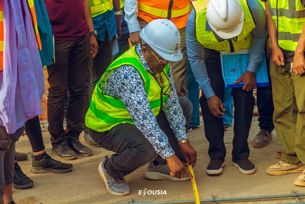 cbngov_akin1's tweet photo. MINISTER OF WORKS AT WORK👷‍♂️

Development is best delivered through action and accountability, not just announcements. 

That is the standard the Honourable Minister of Works, Engr. David Umahi (@realdaveumahi), continues to uphold. 

Maintaining active supervision across project sites nationwide to guarantee quality delivery and accelerated progress.

With a hands-on approach and unwavering commitment, the Ministry of Works (@FMWNIG) remains focused on building infrastructure that meets national expectations and drives sustainable development