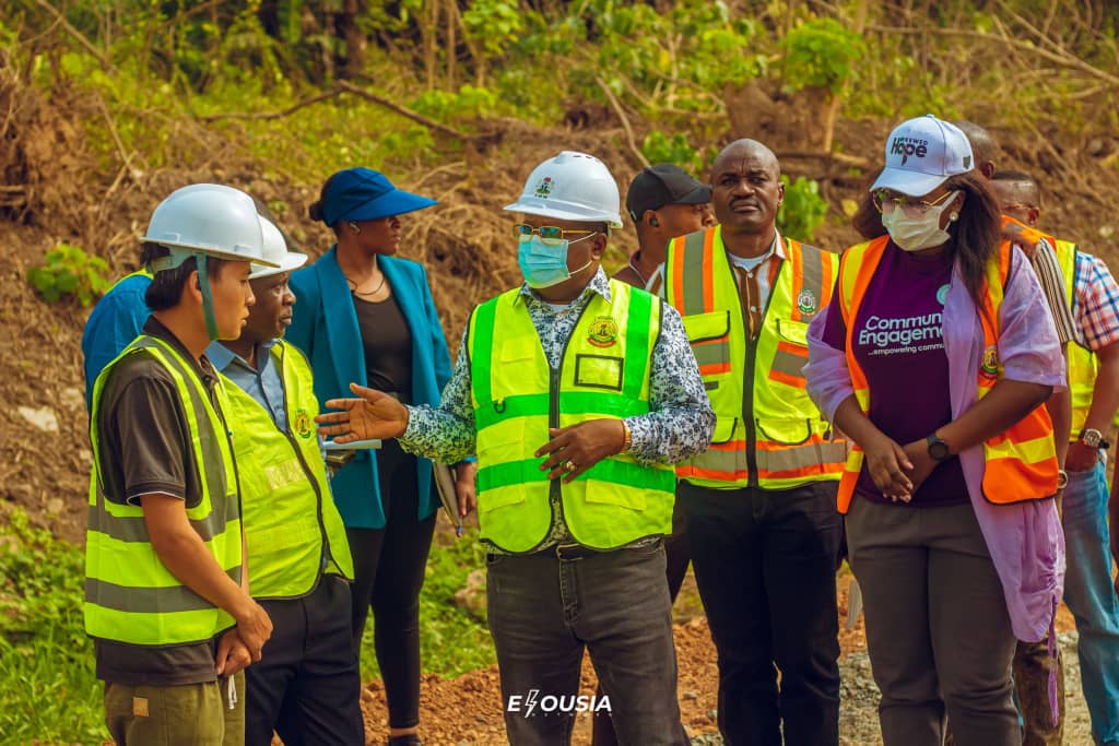 cbngov_akin1's tweet photo. MINISTER OF WORKS AT WORK👷‍♂️

Development is best delivered through action and accountability, not just announcements. 

That is the standard the Honourable Minister of Works, Engr. David Umahi (@realdaveumahi), continues to uphold. 

Maintaining active supervision across project sites nationwide to guarantee quality delivery and accelerated progress.

With a hands-on approach and unwavering commitment, the Ministry of Works (@FMWNIG) remains focused on building infrastructure that meets national expectations and drives sustainable development