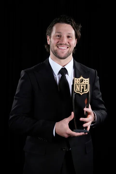 𝕒𝕟𝕥𝕠𝕟𝕚𝕠2️⃣𝕤𝕚𝕝𝕖𝕟𝕥™️ tweet media