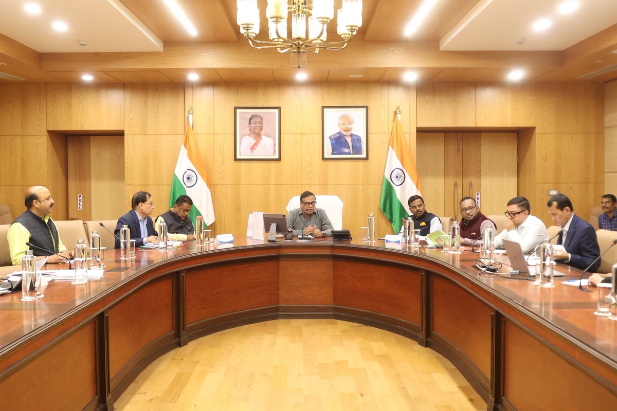 himantabiswa's tweet photo. Vikas Bhi, Virasat Bhi!

The Vrindavani Vastra is coming to Assam next year and to review preparations regarding the proposed Museum Complex, I chaired a meeting with officials.

I also reviewed implementation of flagship schemes including Chief Minister’s Jibon Prerana, Jibon Anuprerana, Nijut Babu Asoni etc.