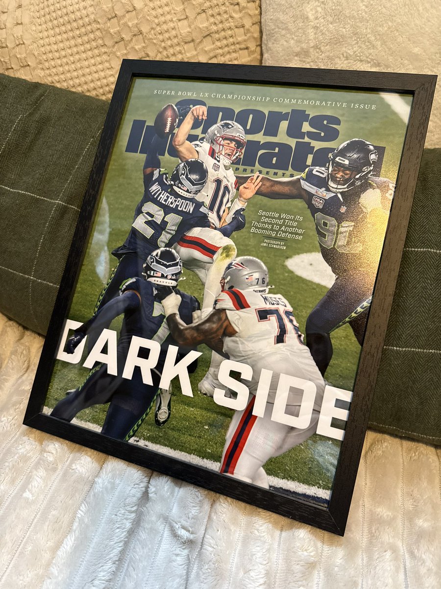 ColdWunz's tweet photo. @realjeffsimmons Got the SI cover glossy print and framed it myself. Very happy with it https://t.co/E7NQPv3SZx