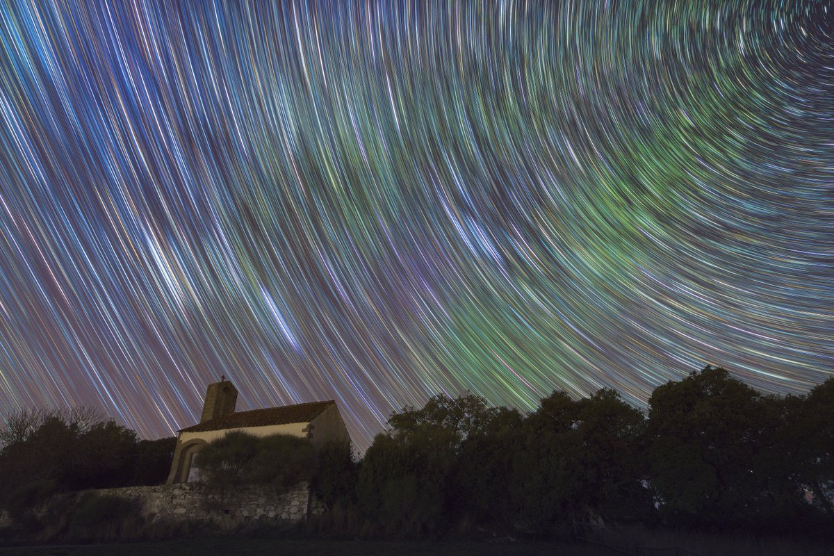 AstroMontseny's tweet photo. IMPRESSIONANTS IMATGES D'AHIR A L'ERMITA DE SANTA BÀRBARA, Sant Feliu de Buixalleu, La Selva, Girona. Aquí les de gran camp de Pau Montplet @AstroBreda, sintetitzant la descoberta d'un gran lloc per a l'observació astronòmica
Mireu quina circumpolar i Via Làctia🤩
#CataloniaSkies https://t.co/0XUfzBVpl3