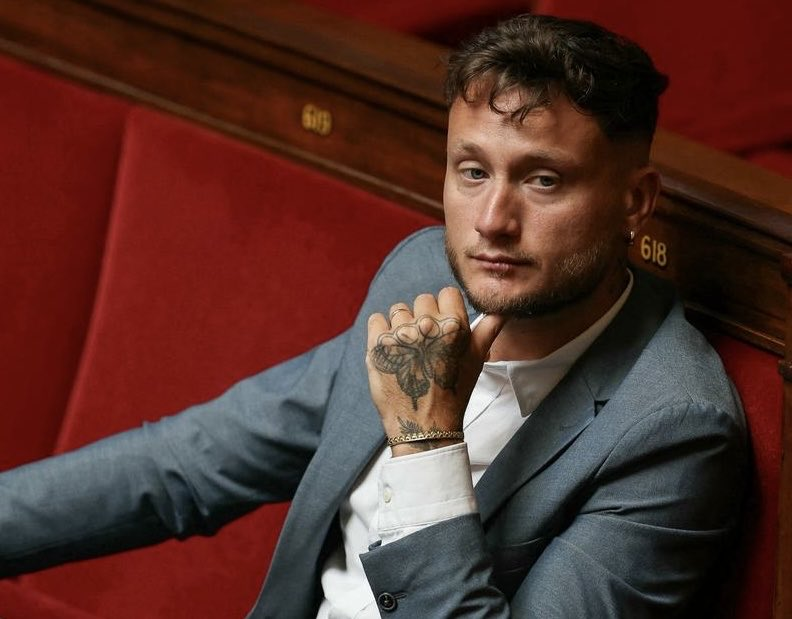 COMMENT ÉLIRE DÉPUTÉ UN TRIPLE FICHÉ S ??

Je m'appelle #Cecile_HELLE, mairesse #PS d'Avignon.

    - J'suis bien, non ?
    - P'tite pose savamment négligée, genre bobo-friquée-socialo : tout moi !!...

J'vais sans doute lâcher la mairie, mais vous vous souviendrez quand même de