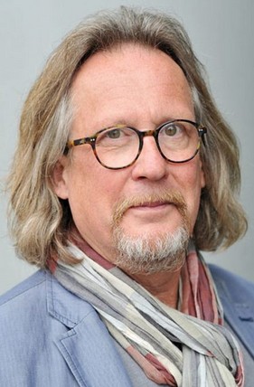 Sehr geehrter Herr Harald Martenstein,

als ehemaliger politischer Häftling der DDR - der voller Entsetzen mit ansehen muss, wie linke "Genossen" wieder hoffähig gemacht werden -  bedanke ich mich ausdrücklich für ihre am 13.02. 2026 in Hamburg gehaltenen Rede, die mit Sicherheit