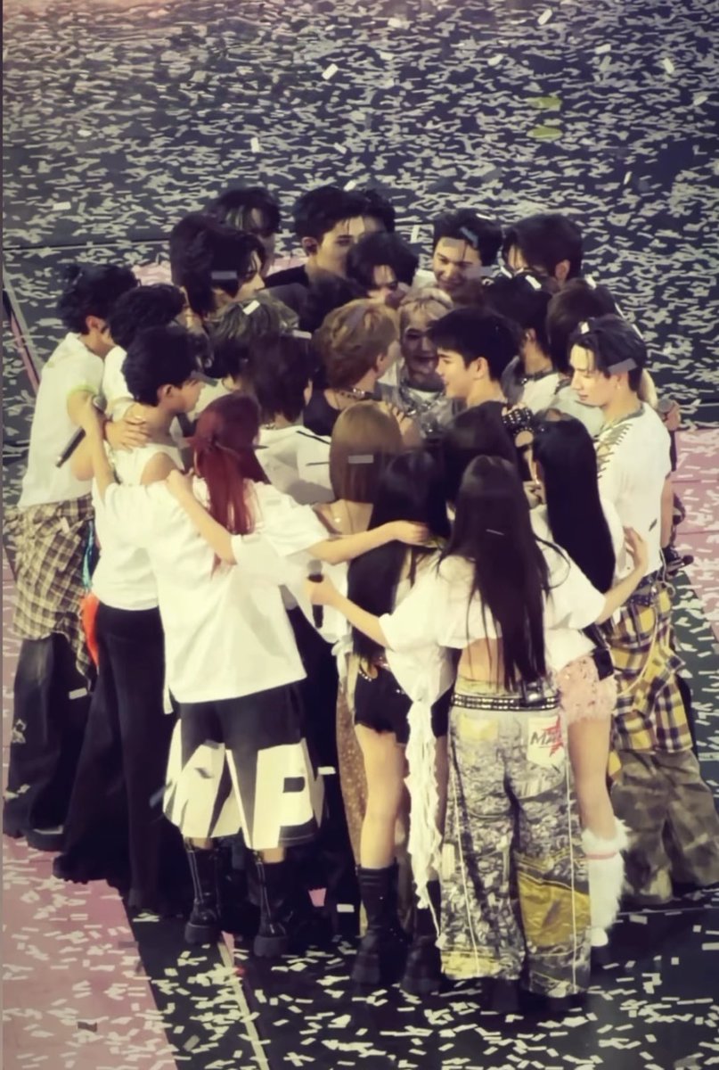 บนเวทีมันตื้นตันมากจนพูดไม่ออก แซงเลยมาเขียนเรียบเรียงอีกที
#RISERCONCERTD3