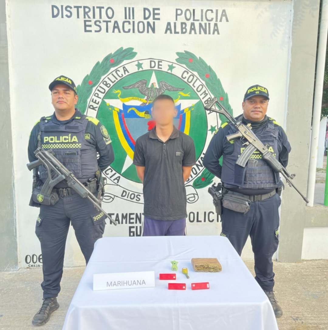 🚨 #Albania | En la vía al Cerrejón, la <a href="/PoliciaColombia/">Policía de Colombia</a> capturó a un hombre de 19 años con 213 gramos de marihuana, quedando a disposición de la <a href="/FiscaliaCol/">Fiscalía Colombia</a>. 🚓⚖️
#Seguridad #S2D