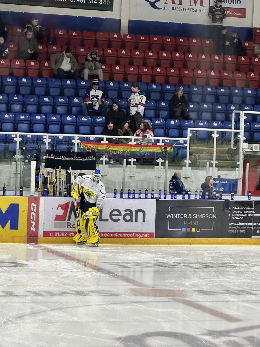 smtnct's tweet photo. Shoutout to these icons behind the Fife flyers bench tonight
We see you divas https://t.co/tpcxdvk5Cr
