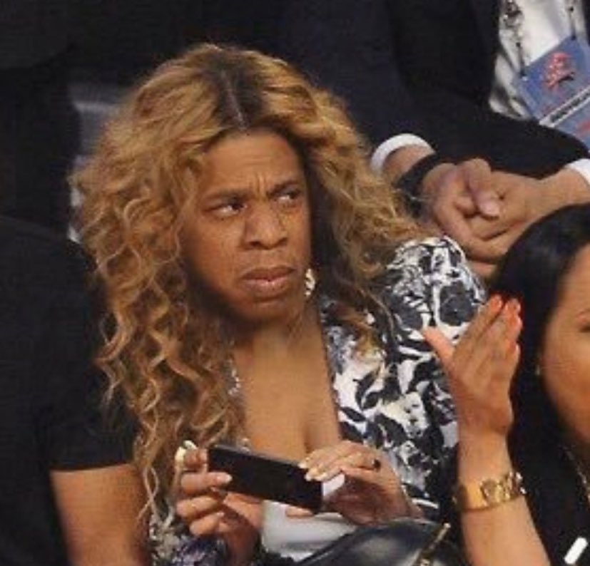 Duprii23's tweet photo. Kelly talking about being a girls girl is hilarious consider Beyonce has never been one lol Beyonce ass never collabs with the younger female artist and left all the girls see came up with to fend for themselves while her daddy made sure she was the star https://t.co/daWWRp5jNF