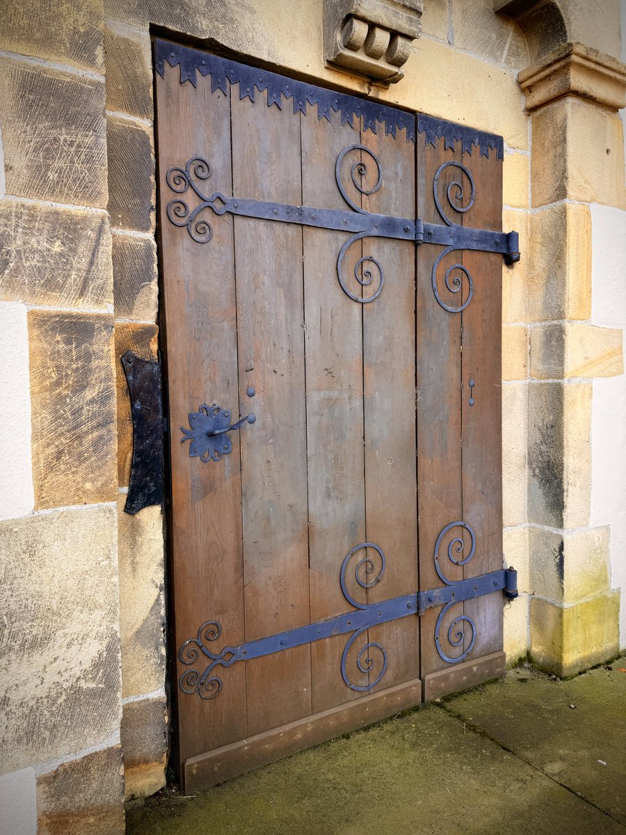 Heute ein kleiner Rundgang in Dortmund Kirchlinde. Mit der  St. Joseph Kirche. Schön was es direkt in der Nachbarschaft zu entdecken gibt. Die ältesten Teile der Kirche stammen schon aus dem 13. Jahrhundert. Die Basilika selbst wurde 1906 fertiggestellt. #dortmund #sunday