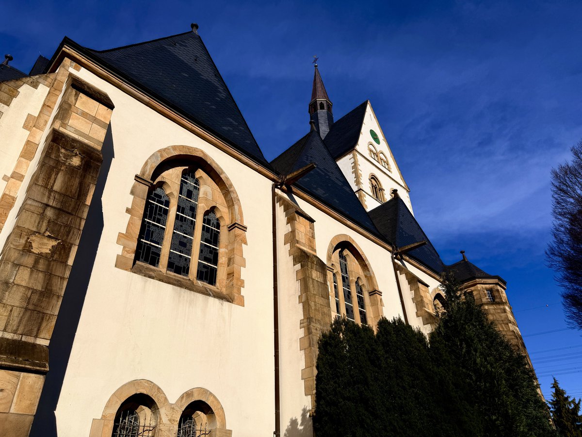 KarstenOnAir's tweet photo. Heute ein kleiner Rundgang in Dortmund Kirchlinde. Mit der  St. Joseph Kirche. Schön was es direkt in der Nachbarschaft zu entdecken gibt. Die ältesten Teile der Kirche stammen schon aus dem 13. Jahrhundert. Die Basilika selbst wurde 1906 fertiggestellt. #dortmund #sunday https://t.co/kLDbSBKM1i