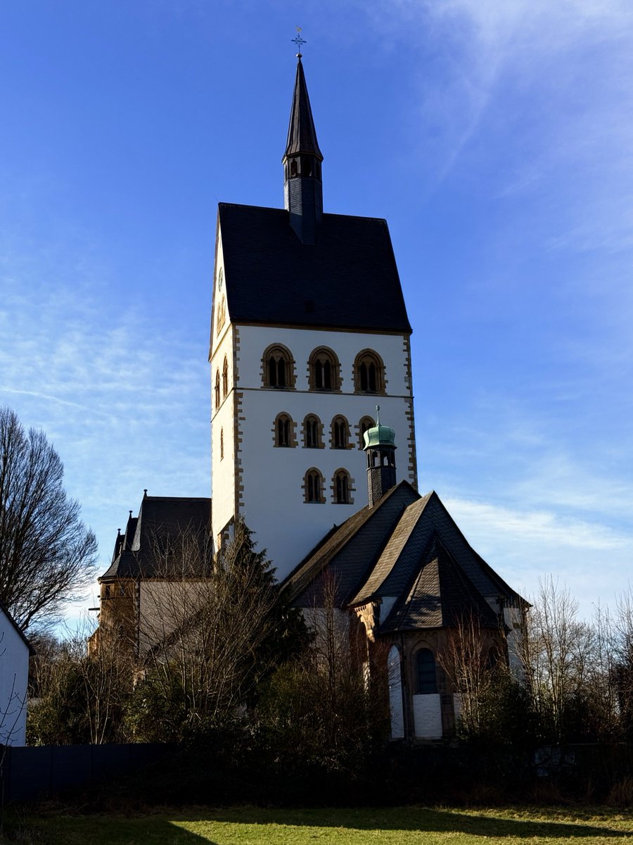 KarstenOnAir's tweet photo. Heute ein kleiner Rundgang in Dortmund Kirchlinde. Mit der  St. Joseph Kirche. Schön was es direkt in der Nachbarschaft zu entdecken gibt. Die ältesten Teile der Kirche stammen schon aus dem 13. Jahrhundert. Die Basilika selbst wurde 1906 fertiggestellt. #dortmund #sunday https://t.co/kLDbSBKM1i