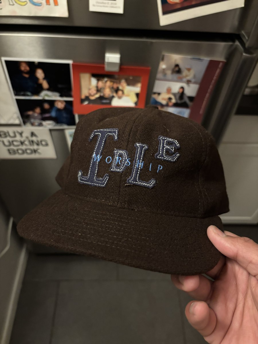 idle worship tweet media