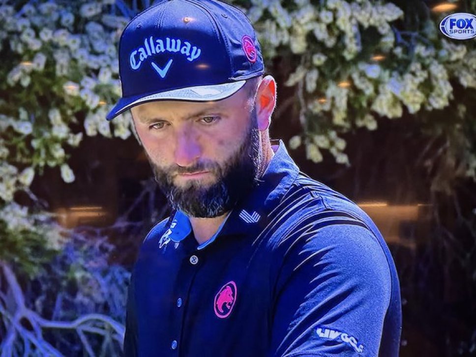 urclassless's tweet image. When she didn’t book you a tee time on Valentine’s Day