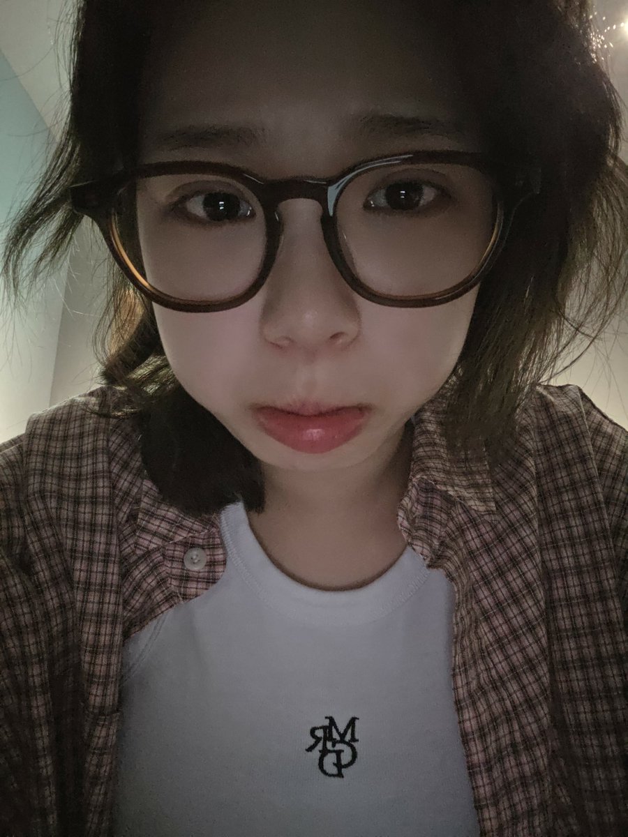yang 🌊 | studying! tweet media