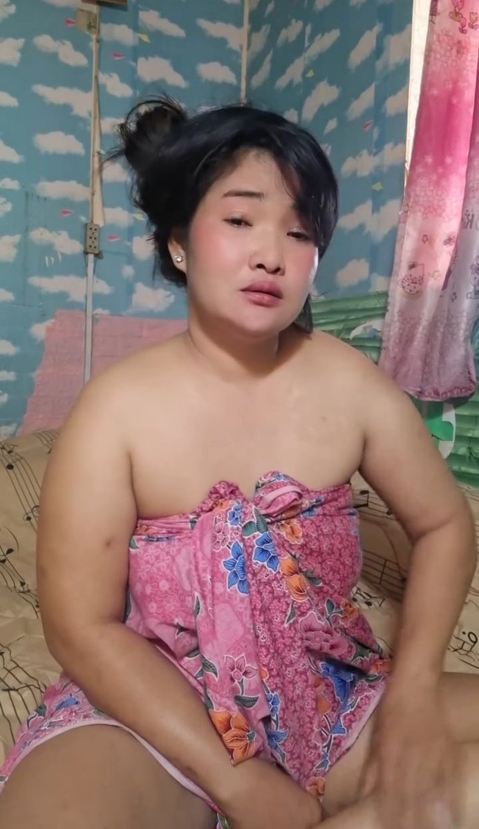Gonzales575556's tweet photo. Sensual of red sarong..very sexy♥️ https://t.co/ObvGQAjt86