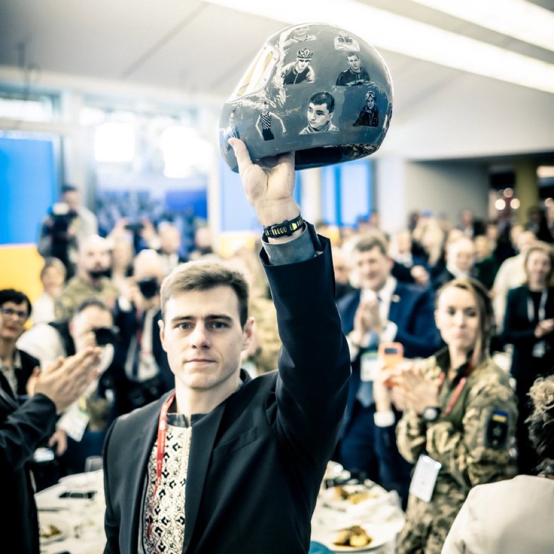 Bure_Vestniq's tweet image. Это фото из Мюнхена войдёт с историю: