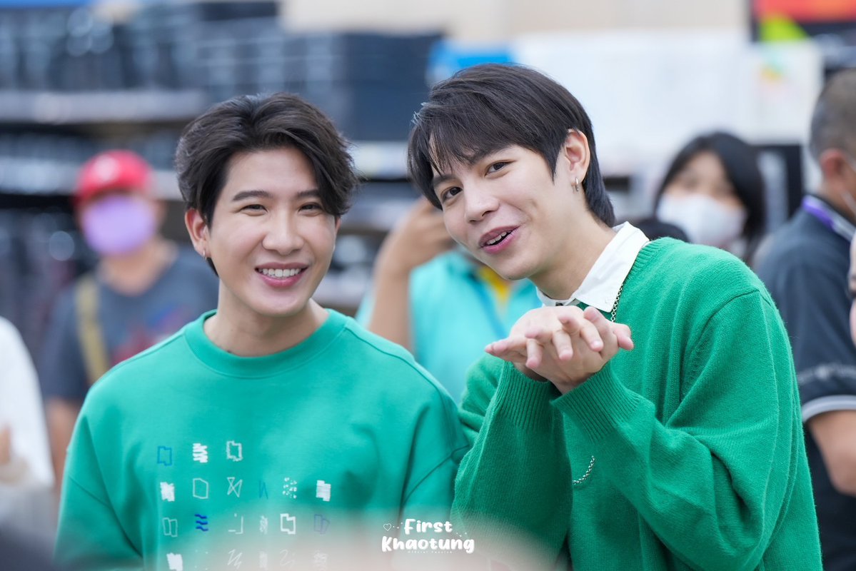 4ปีผ่านไปไวมาก แล้วหนูๆก็โตขึ้นเยอะมากจริงๆ ㅠㅠ กลับไปดูคอนเทนท์เก่าๆตอนนี้รู้สึกแปลกตามาก เพราะตอนนี้โตขึ้นเยอะมากๆ สุขุมขึ้น นิ่งขึ้น เพิ่มเติมคือเป็นพี่ดาราเต็มตัวแนะ รับมือเก่งขึ้น ดีใจที่ได้อยู่เติบโตมาพร้อมกับพวกหนูนะ แล้วก็จะอยู่รอดูพวกเธอเติบโตต่อไปเรื่อยๆเลยแหละ 🥺🧡