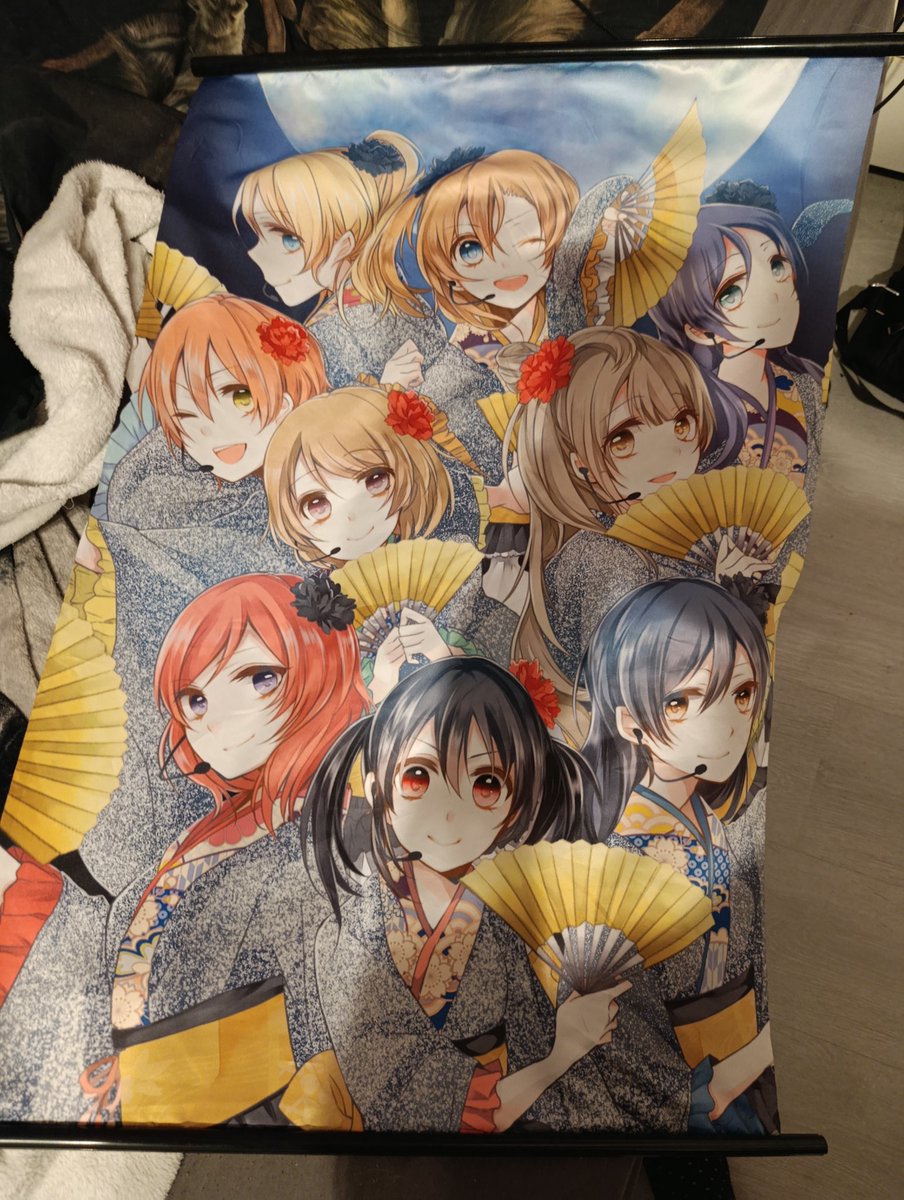 BEEG haul from my convention day hehehe ✨
THE MUSE WALL SCROLL HELLO!?
MUSE MERCH FIND IN 2026 👀

(Vocaloid sticker by <a href="/kaadaart/">💜kaada💜</a>
Vocaloid keychains by <a href="/nii_jhi/">niijhi🌈</a>)