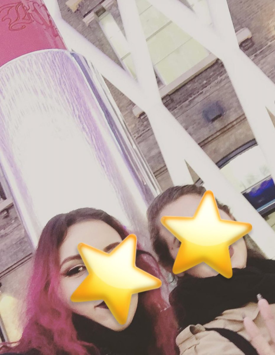 I miei capelli rosa, tre vite fa 😭
Letteralmente un’altra vita, un altro io