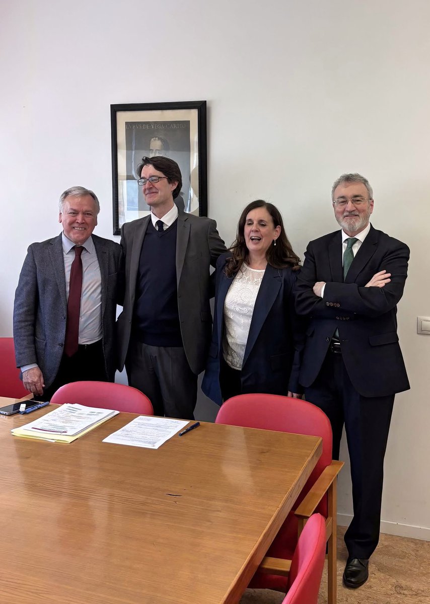 Ha sido un placer formar parte del tribunal de oposición a cátedra de Jesús Ponce: aquí estamos con él Juan Matas (Universidad de León), el flamante nuevo catedrático, Esther Borrego (Universidad Complutense de Madrid) y un servidor (Universidad de Jaén). ¡Enhorabuena!