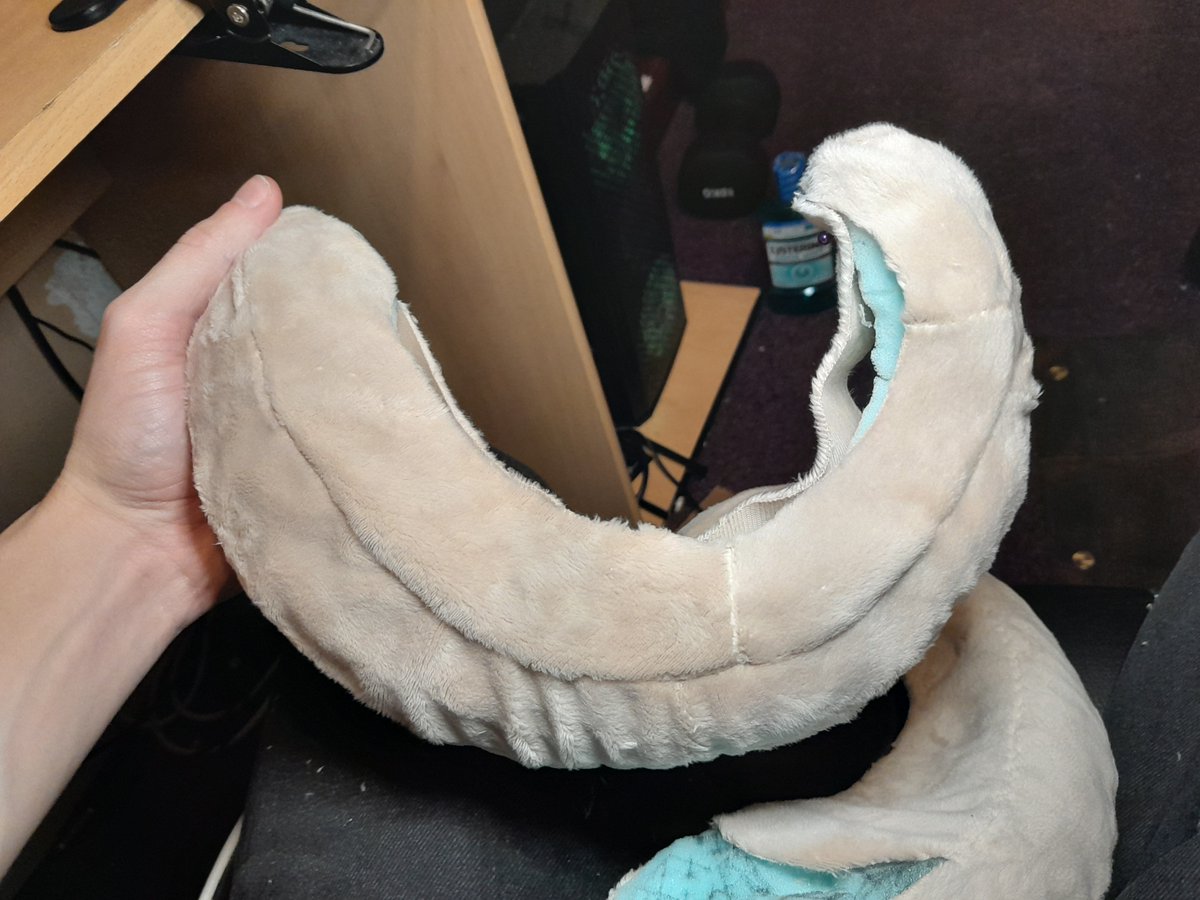 FuggaFursuits's tweet photo. Valais Blacknose Sheep WIP: Airbrushed Horns. #furry #fursuit #fursuitmaker #sheep https://t.co/8sqx02KB1P