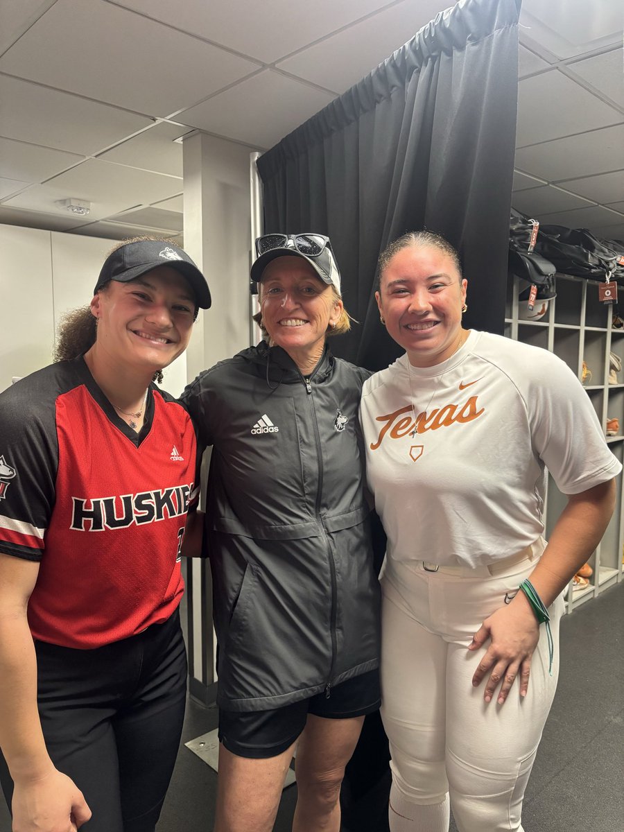 Ready to get underway here in Austin, TX, as the Stewart sisters face off for the first time in their college careers! <a href="/NIUSoftball/">NIU Softball</a> <a href="/TexasSoftball/">Texas Softball</a>