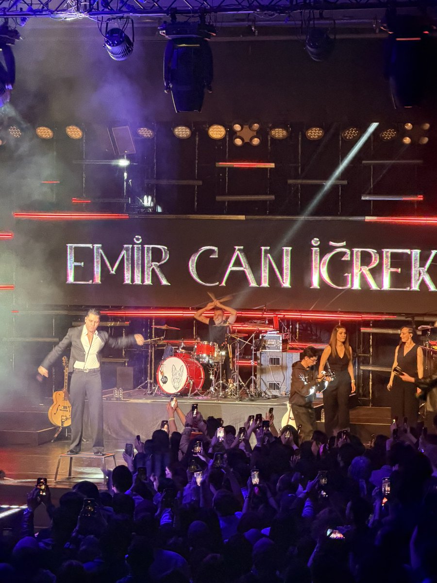 twit_ercan's tweet photo. Ona Sezen Aksunun erkek versiyonu diyorlar. Haklılar #emircaniğrek #emircan
📍 Bostancı Gösteri Merkezi https://t.co/xKezIRZ8qb