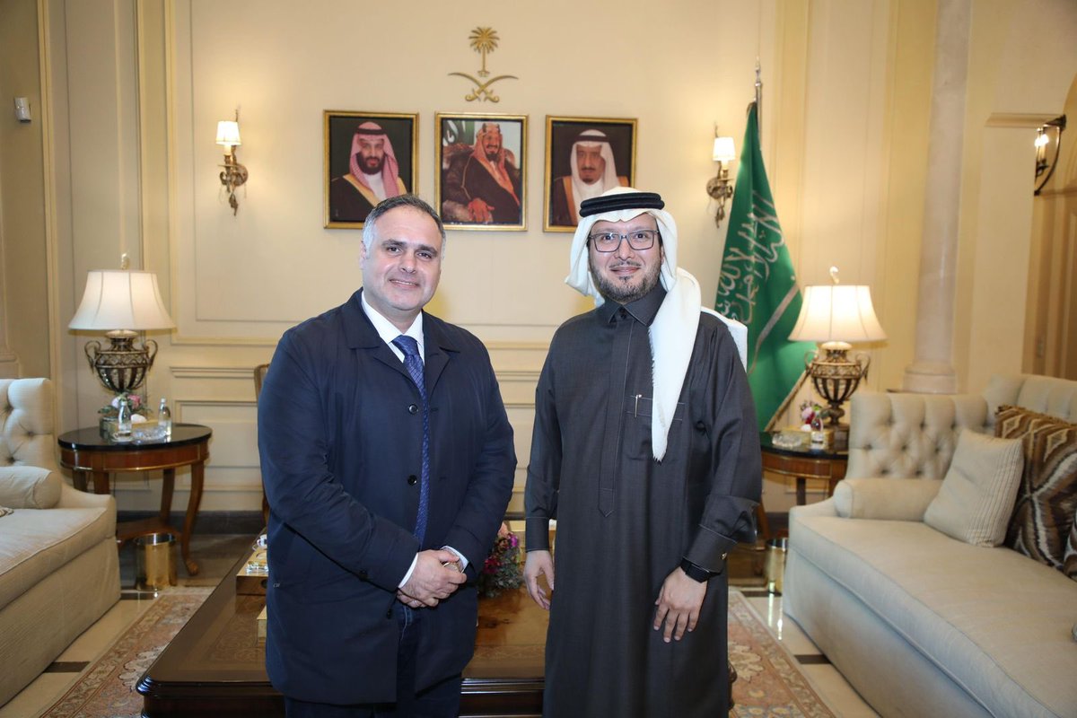 شاركت اليوم ضمن وفد مقيمون ومنتشرون من أجل لبنان في لقاء مع سفير خادم الحرمين الشريفين في لبنان، حيث تم تبادل وجهات النظر حول قضايا عامة تهم لبنان، مع التأكيد على أهمية الحوار والتواصل البنّاء في هذه المرحلة الدقيقة.