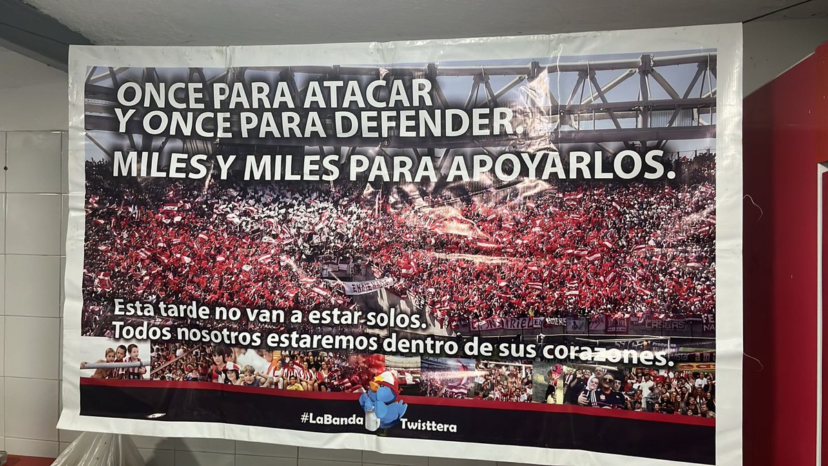 Desde adentro me mandan esta foto.
Lo primero que van a ver los jugadores de Estudiantes cuando entren al vestuario de la piojera.
Te amo, #EDLP 🇦🇹🇦🇹🇦🇹