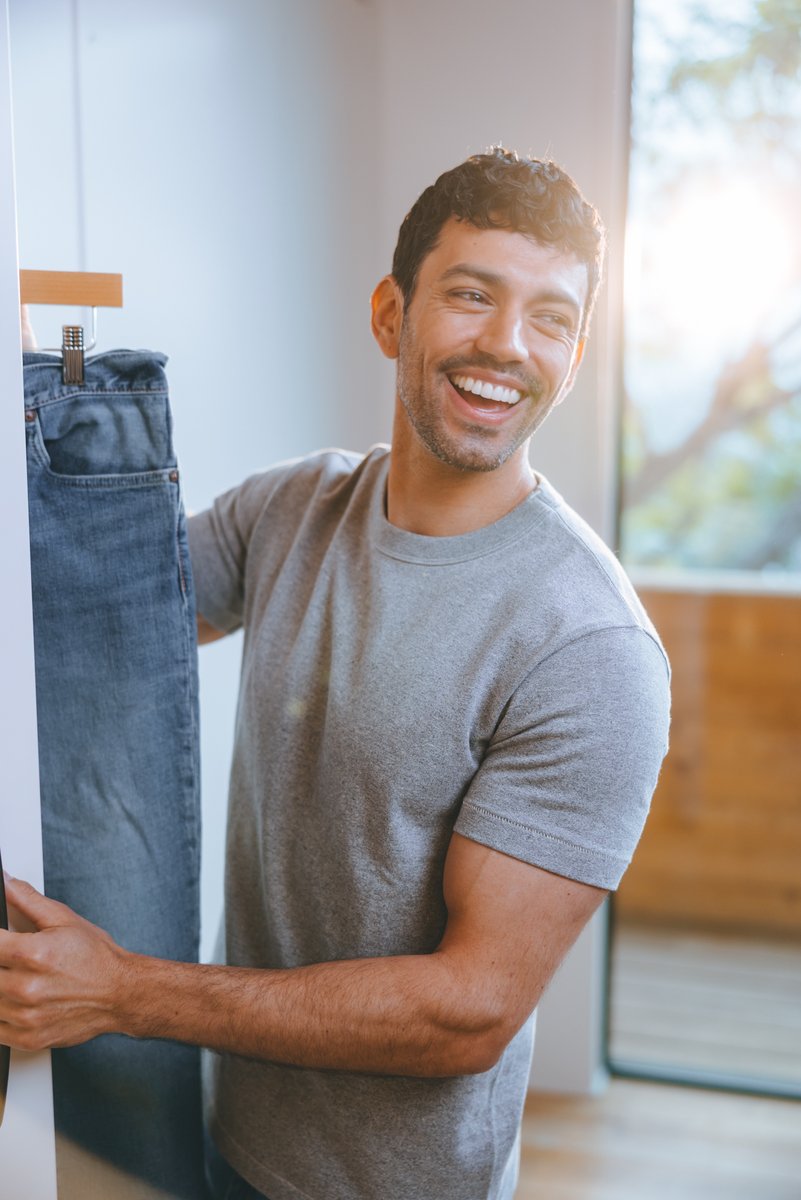 CottonInc's tweet image. Your old denim = a new purpose. ♻️💙Thanks to #cotton’s natural sustainability, #denim can be broken down into fibers &amp;amp; transformed into something new. This year, give your denim a second life through @CottonInc’s #BlueJeansGoGreen program. bluejeansgogreen.org/insulation/