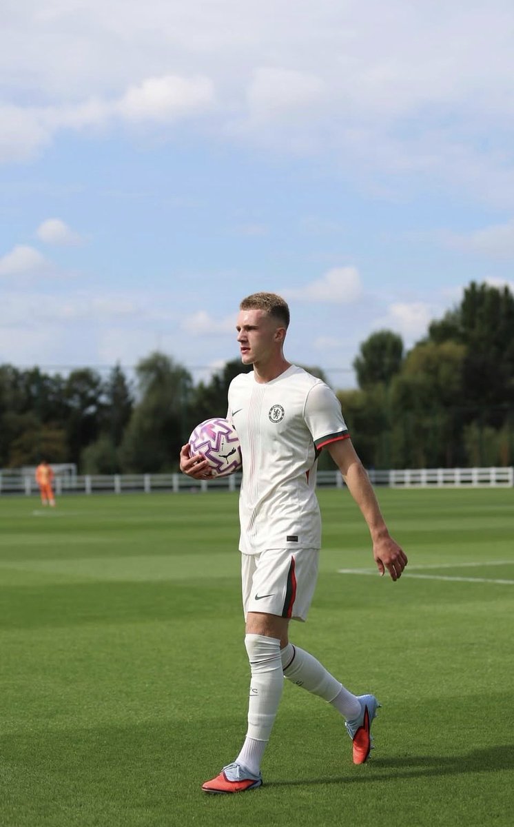 ريجي واتسون موهبه تشيلسي في الوسط

ثريد🧵