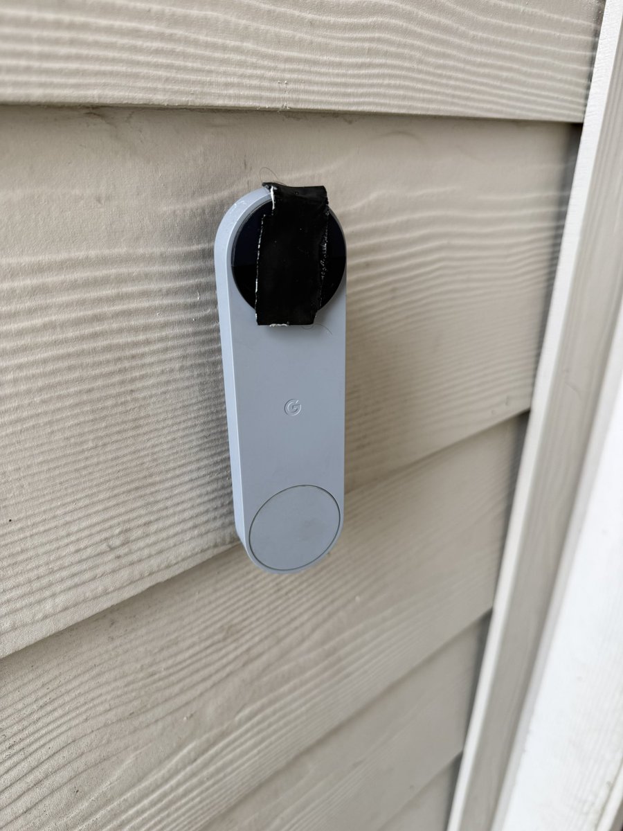 SaraForTexLege's tweet image. Spotted on like every other house while out block walking. 

Congratulations to Ring for spending a million dollars to destroy the entire video doorbell industry.