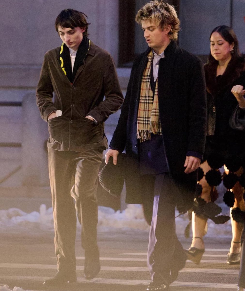 updatingkeery's tweet image. New photos of Joe Keery and Finn Wolfhard attending Maya Hawke’s wedding in NYC yesterday!

📸: @BackgridUS