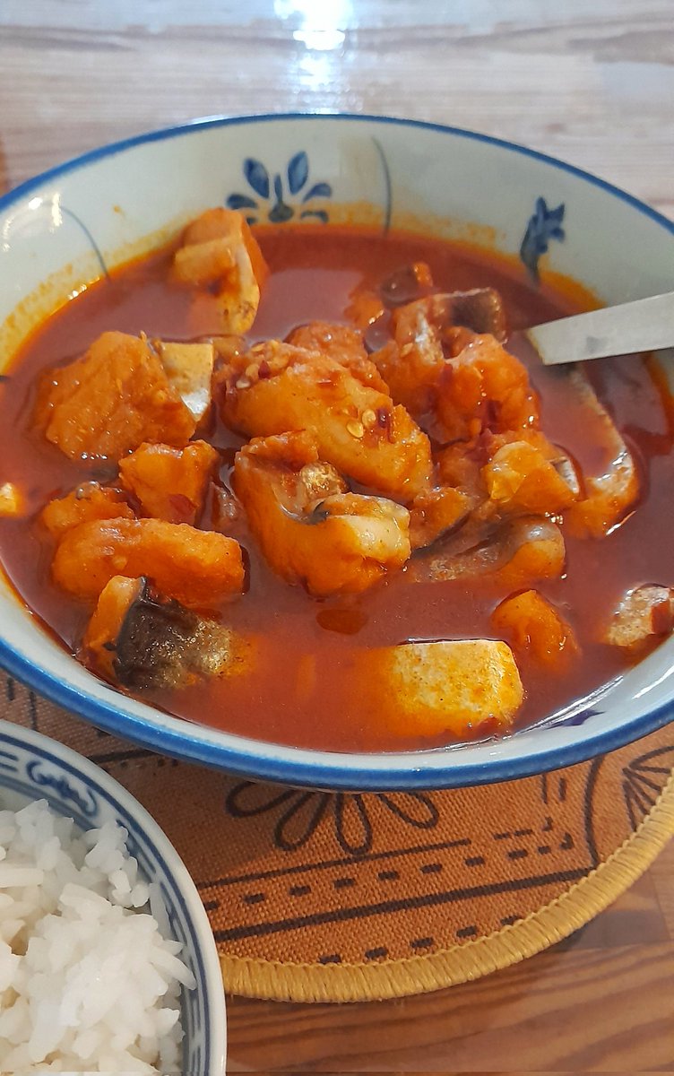 AnotFreq's tweet photo. i thought it was not spicy at all , but it turn out really spicy nah~ 
以为不辣，但辣椒我好像放多了，哈哈 😅😂
#晚餐 #dinner #고추장 #물고기 https://t.co/ct9pNsrFNt