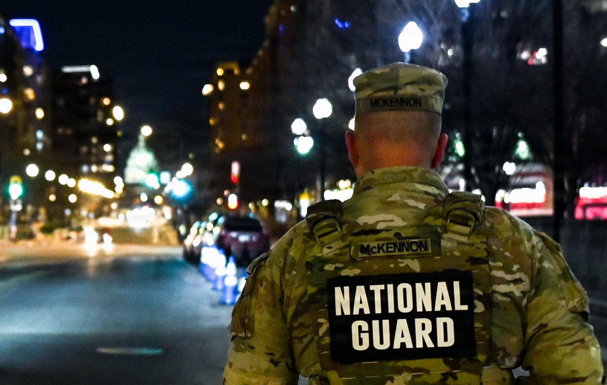 Putting #people first through leader presence!

Joint Task Force-DC leaders emphasize a "people first" culture through consistent engagement with junior leaders both day and night. Leaders use these interactions to translate mission intent into action! @USNationalGuard https://t.co/SEy6bW9vcU