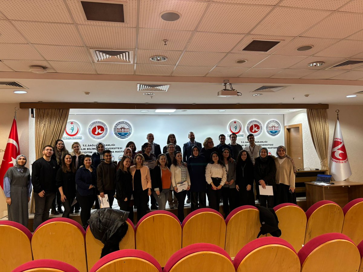 sagliksen's tweet photo. Sağlık-Sen ve Ankara Üniversitesi işbirliği ile düzenlenen “Hemşirelerin Malpraktis Sorumluluğundan Korunması Eğitimi”nin üçüncüsü Ankara Atatürk Sanatoryum Eğitim ve Araştırma Hastanesi'ne özel olarak gerçekleştirildi.  

Genel Başkan Yardımcısı Yasin Barutcu, Ankara Üniversitesi Hukuk Fakültesi Öğretim Üyesi Doç. Dr. Tuğçe Oral Manav ve hastane yöneticilerinin katıldığı eğitim, hem teorik hem de uygulamalı şekilde verildi.

Eğitime katılan hemşireler, duydukları memnuniyeti dile getirdi.

#SağlıkSenDaimaYanınızda