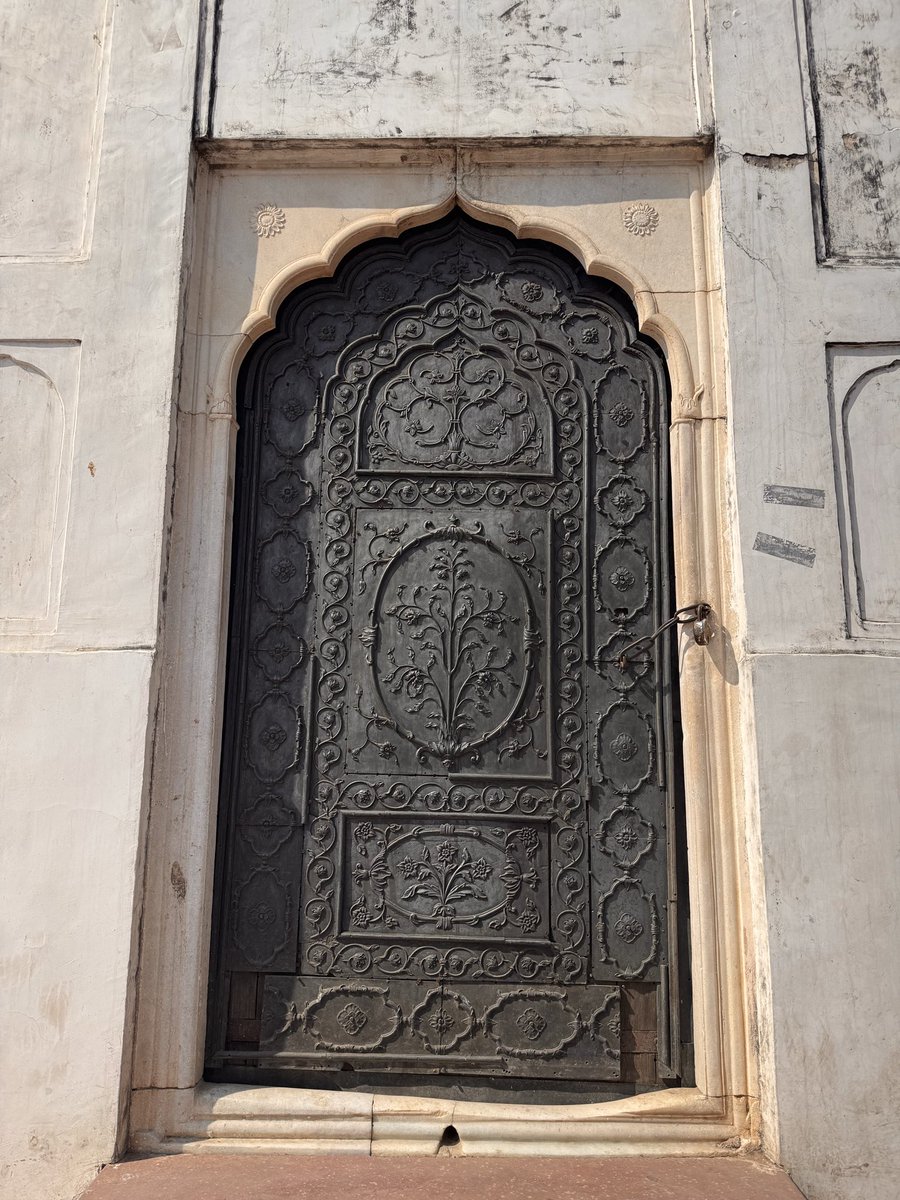 sid17mishra's tweet photo. Red Fort and Our Lady of Alice Bhatt https://t.co/USpb72Fu0v