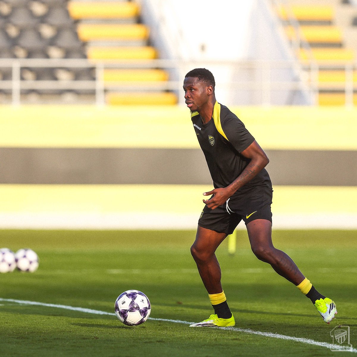 ittihad's tweet photo. ⚽️💛 https://t.co/UqGKX9m9Nh