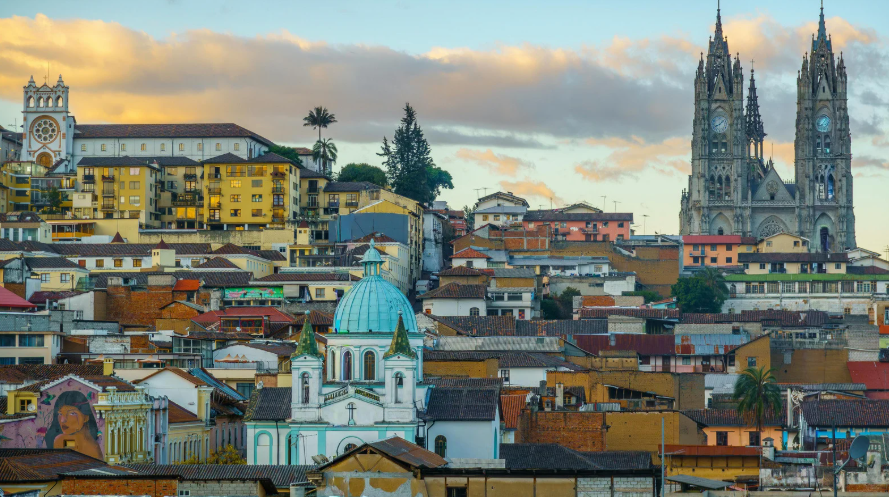 TimelessTrvlr's tweet image. Quito. Ecuador’s high-altitude capital, where colonial architecture, mountain views, and everyday life unfold in one of the best-preserved historic centers in the Americas.