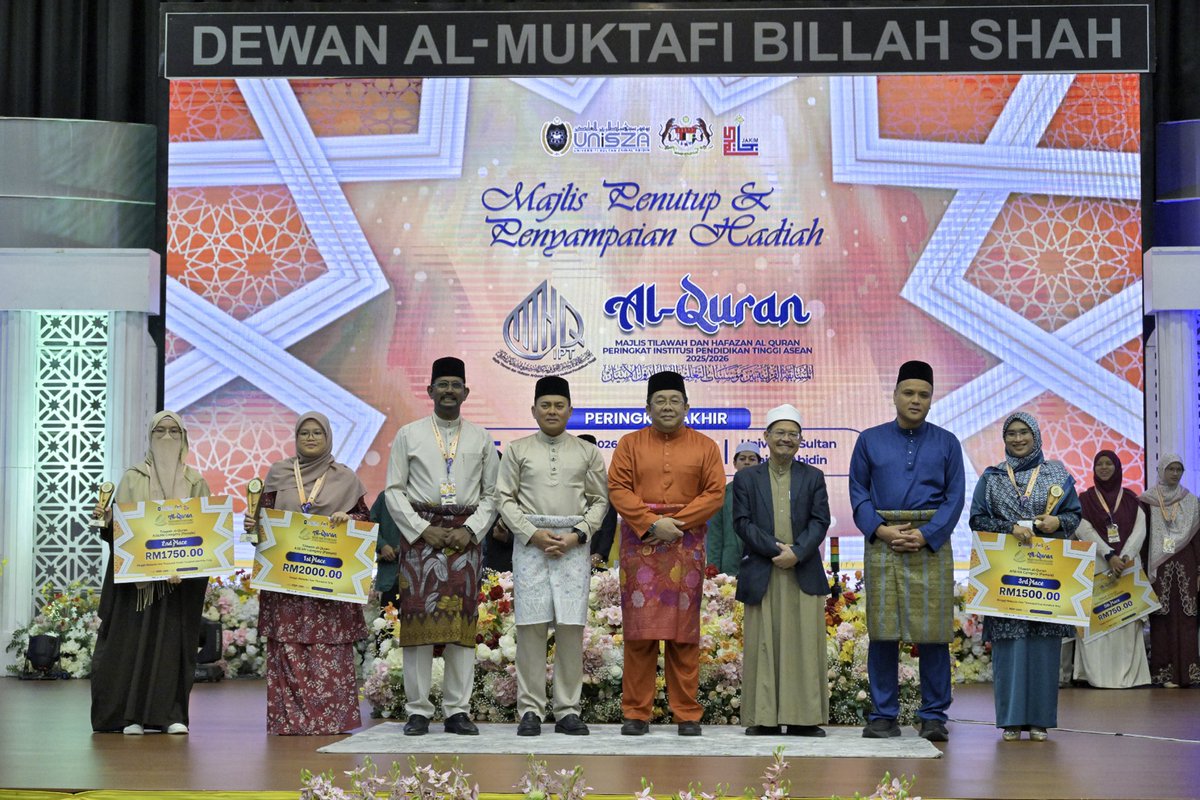 12 JUARA DINOBATKAN DALAM MAJLIS TILAWAH DAN HAFAZAN AL-QURAN IPT ASEAN

Baca lanjut: facebook.com/share/p/1AfYVT…

<a href="/ZambryOfficial/">Zambry Abd Kadir</a> <a href="/AdamAdli/">Adam Adli</a> 

#RancakkanMADANI
#MADANIbekerja
#MalaysiaMADANI