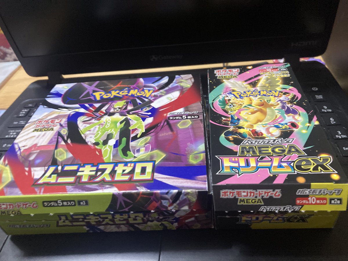 さて、寝る前のお楽しみポケカ開封のコーナー。今日はMEGAドリームexと