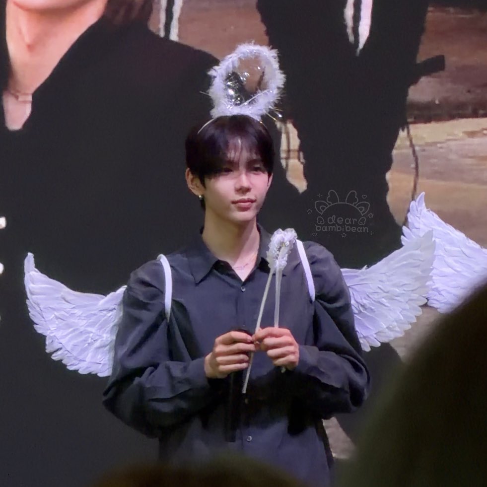 ตอน Hi-Bye ยื่นนิ้วโป้งที่มีริจึโกะให้พี่โชดู พี่โชลอง “โอ๊ะ” ยิ้มแล้วชี้ที่นิ้วนี่ใหญ่เลย👉🏻♥️ ดีใจมากมาก หนูอยากขอบคุณที่พี่สร้างริจึโกะขึ้นมา ㅠㅡㅠ 🫂

#SHOTARO #쇼타로 #RIIZE