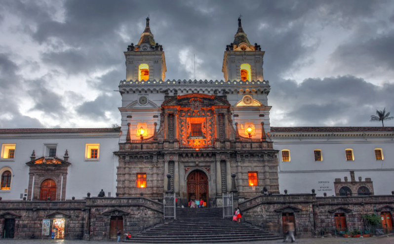TimelessTrvlr's tweet image. Quito. Ecuador’s high-altitude capital, where colonial architecture, mountain views, and everyday life unfold in one of the best-preserved historic centers in the Americas.