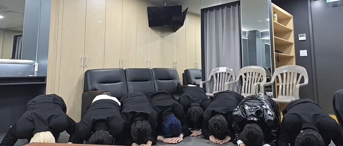 00SGV's tweet image. 미남8명한테 절받은썰푼다