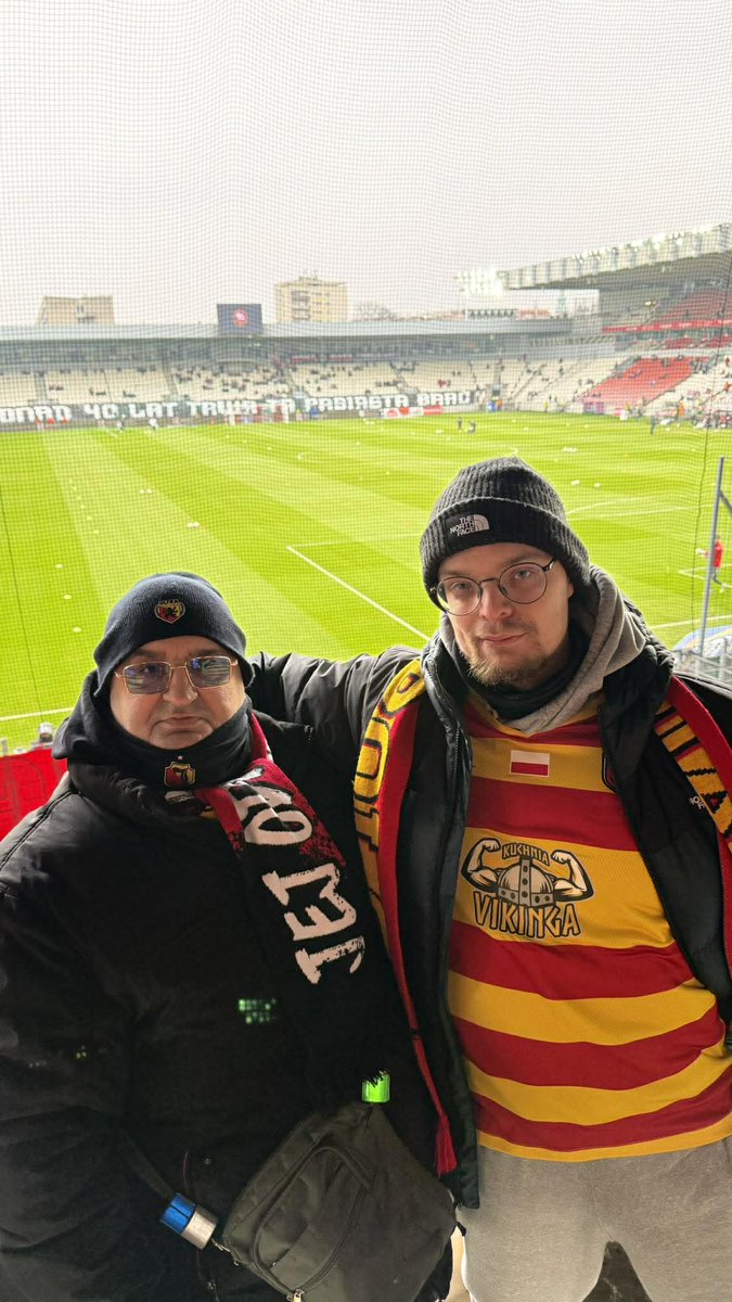 Przywozimy z Krakowa cenny punkt po remisie z Cracovią. Jagiellonia walczyła na boisku dzielnie a my wspieraliśmy ją z trybun głośnym dopingiem. 💛❤️
