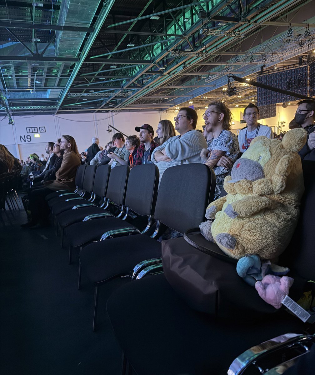 Bidoof enjoying #ChampionshipSunday at #EUIC <a href="/playpokemon/">Play! Pokémon @ EUIC</a>