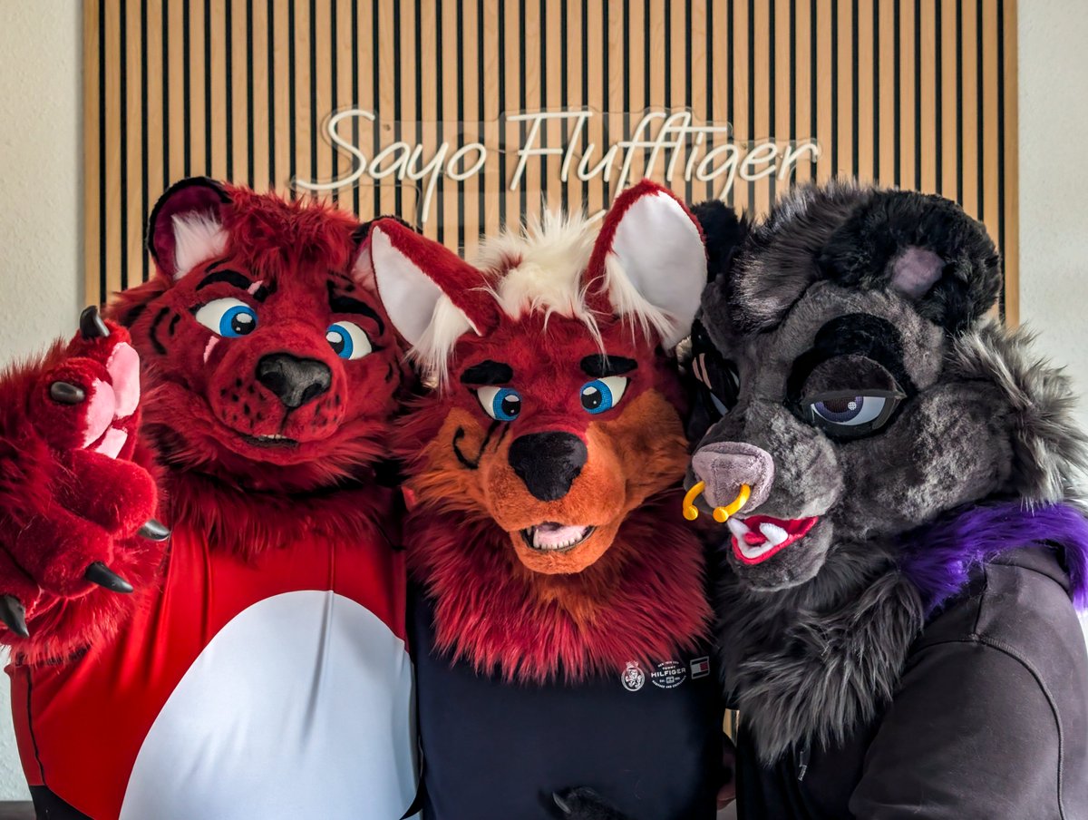 Adian Fangs tweet media